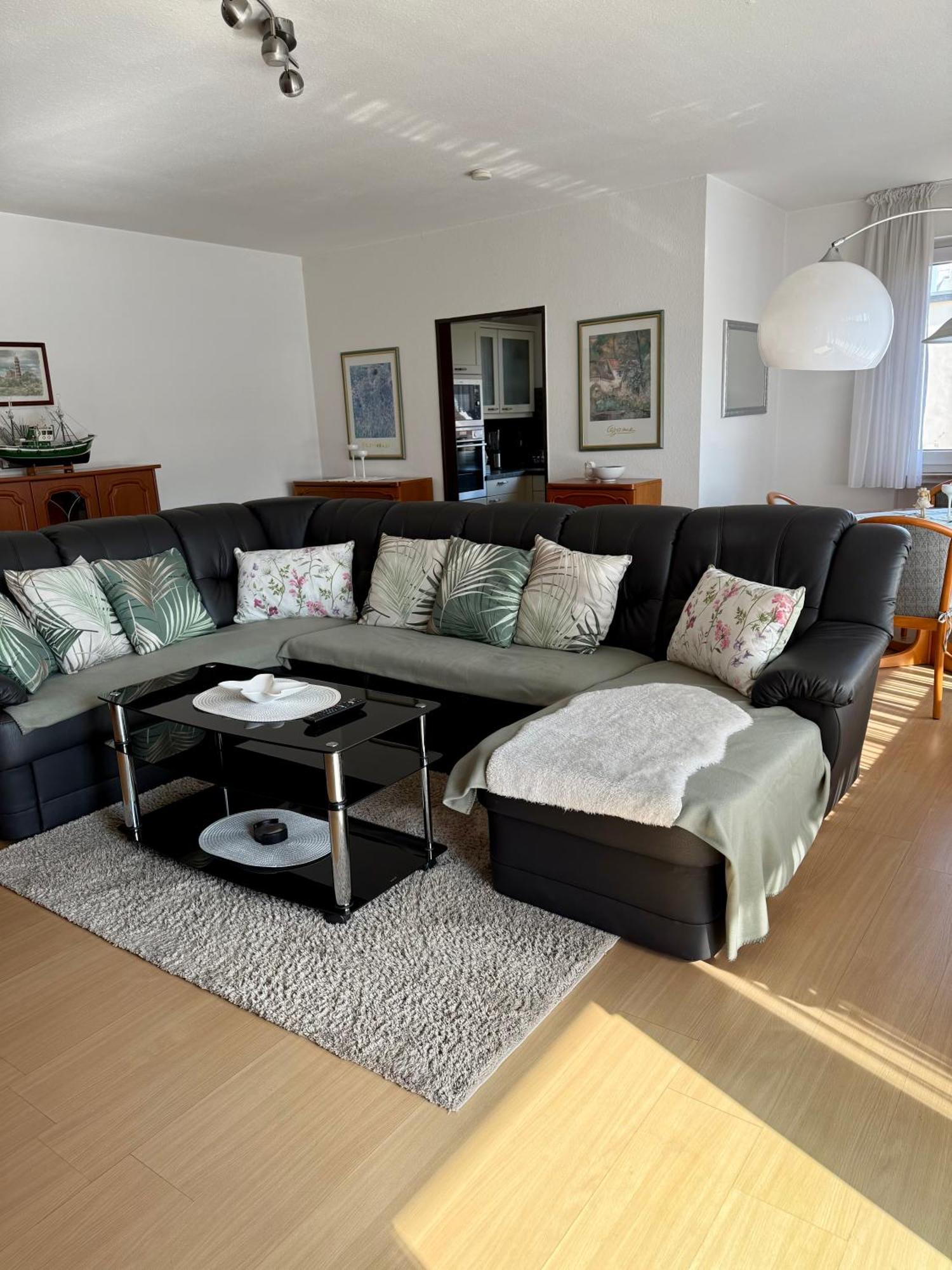 Lichtdurchflutete Grosse Wohnung 슈벰 외부 사진